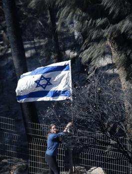 رفع العلم الاسرائيلي في الحرم الابراهيمي الشريف 