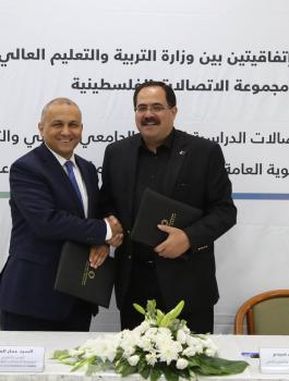 منح دراسية من شركة الاتصالات الفلسطينية 