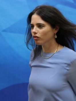 شاكيد والجنود الاسرائيليين لدى حماس 