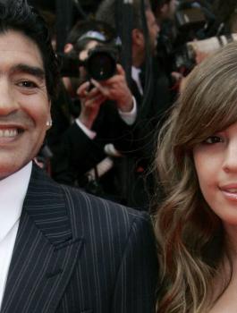 ابنة مارادونا 