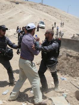 هدم الخان الاحمر في القدس 