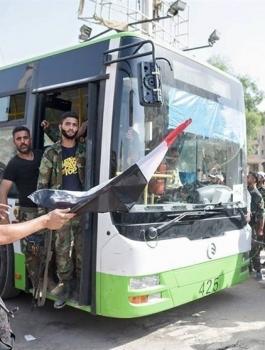خروج مسلحين من حرستا في الغوطة الشرقية 