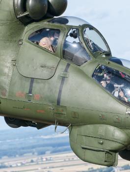 المعارضة تعطب طائرة حربية للجيش السوري في البادية