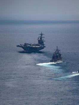 مدمرة أمريكية في اليابان 