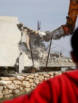 جرافات الاحتلال تهدم منازل الفلسطينيين في بيت لحم 