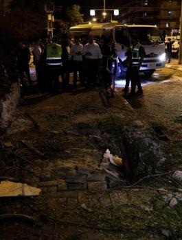 آثار صواريخ المقاومة الفلسطينية