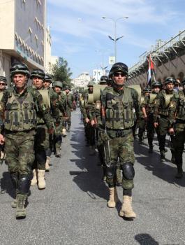 عرض عسكري في الخليل بمناسبة ذكرى اعلان الاستقلال 