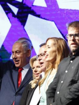 نتنياهو بمهرجان لمؤيديه: وسائل الإعلام تسعى لإسقاطي