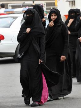الفتيات في السعودية  