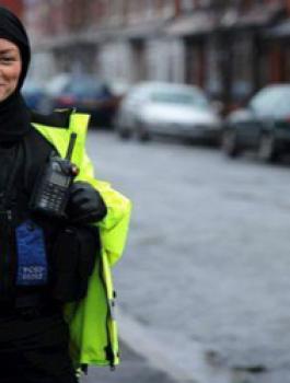 الاتحاد الأوروبي يحظر الحجاب والرموز الدينية في العمل