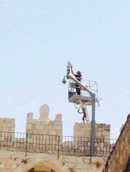 الكاميرات الذكية امام ابواب المسجد الأقصى 