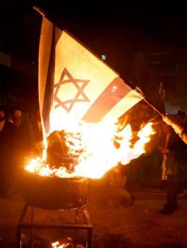 سجن مواطن بحريني احرق علم اسرائيل 