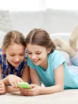 الاطفال والهواتف الذكية 