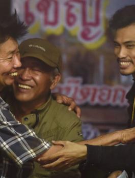 انقاذ اطفال الكهف 