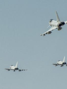 طائرات بريطانية وطائرات روسية 