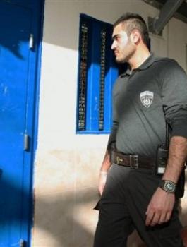 معاناة الاسرى الفلسطينين 