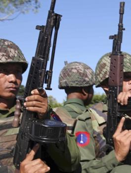 ميانمار ترفض هدنة "إنقاذ الروهينغا" وتدمر قرى