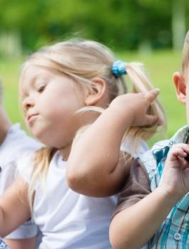 أخصائي نفسي: هذا العمر المناسب للطفل ليستخدم فيه الهاتف