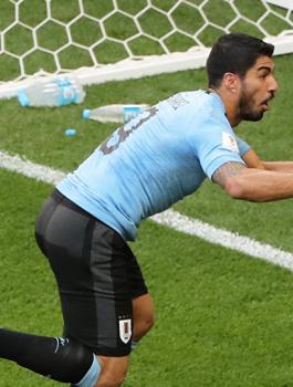 احتفال سواريز بهدفه امام السعودية 