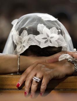 مصرية تعذب وتحرق طفلها 