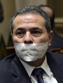 القبض على توفيق عكاشة المدان بتزوير شهادة الدكتوراة