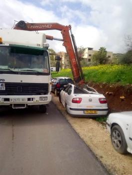 اتلاف مركبات غير قانونية بالضفة الغربية 