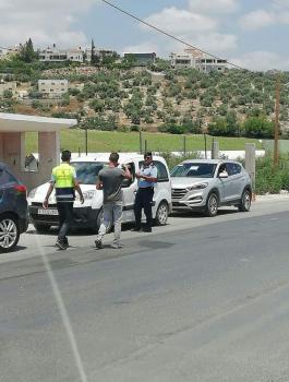 ضبط مركبات تقوم بنقل ركاب مقابل اجر 