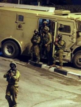 الاحتلال يحاصر مسجدًا في حزما ويعتقل 5 مواطنين عند خروجهم من الصلاة