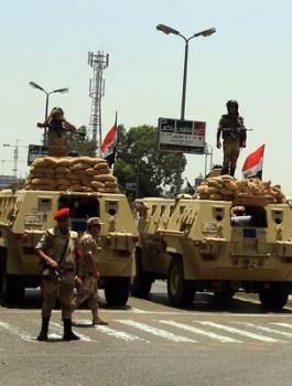 الأمن المصري يحبط هجوما انتحاريا قرب كنيسة في القاهرة 