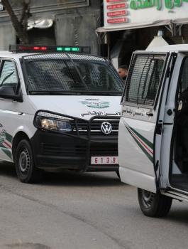 اغلاق محال تجارية في الخليل 