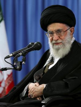 خامنئي: تقديم الدعم للمقاومة الفلسطينية واجبا دينيا وفريضة انسانية 