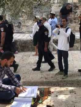 مستوطنون يقتحمون "الأقصى" ويؤدون صلوات تلمودية في "باب الرحمة"