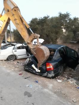 اتلاف مركبات غير قانونية في رام الله 