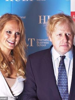 رئيس وزراء بريطانيا وعارضة أزياء 