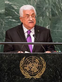 قال الرئيس محمود عباس مساء اليوم الأربعاء، إنه لم يعد بإمكان السلطة الاستمرار على هذا الوضع في ظل عدم وجود سلطة حقيقة لها على الأرض. وأكد الرئيس خلال كلمة له في الجمعية العامة للأمم المتحدة، أن استمرار الوضع القائم سيدفعنا لمطالبة إسرائيل بتحمل مسؤولياتها