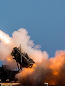 مقتل مصري جراء تناثر شظايا 7 صواريخ باليستية أطلقها الحوثيون على السعودية