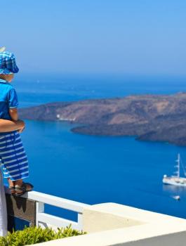 greece-santorini-mom-and-kid