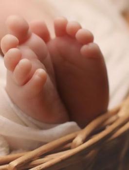 سيدة ميتة سريرياً تنجب طفلة 