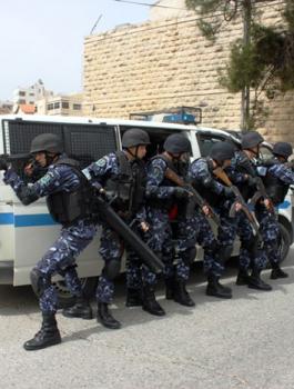 ضبط مخدرات داخل مطعم بالخليل 
