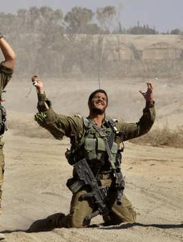 Israel-soldier-gesture