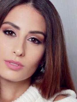 مغنية لبنانية تغني في السعودية 