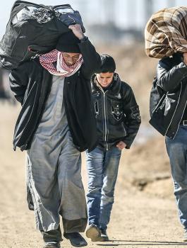 اللاجئيين السوريين يعودون الى بلدهم 