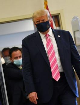 ترامب يدلي بصوته مبكرا 