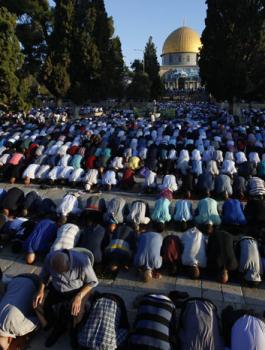 هذا هو حكم صلاة الجمعة يوم العيد