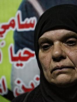 والدة الشهيد سامي ابو دياك 