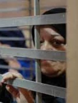  19 أسيرة من الأمّهات يُحرمن من العيش مع أبنائهن