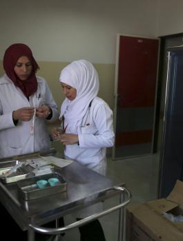 وزير الصحة يقرر عودة 486 موظفاً إلى أماكن عملهم في غزة