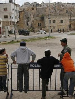 بناء حي استيطاني في الخليل 