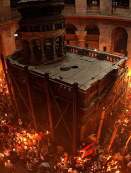 الاحتلال يمنع آلاف الفلسطينين والأجانب من الوصول إلى كنيسة القيامة