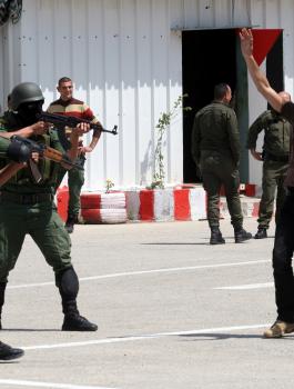 اعتقال مطلوب للشرطة 